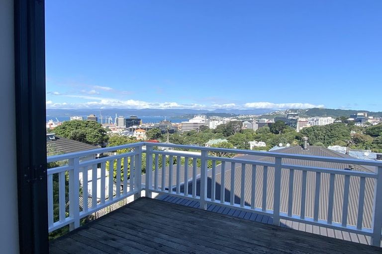 Photo of property in 13a Upper Lewisville Terrace, Thorndon, Wellington, 6011