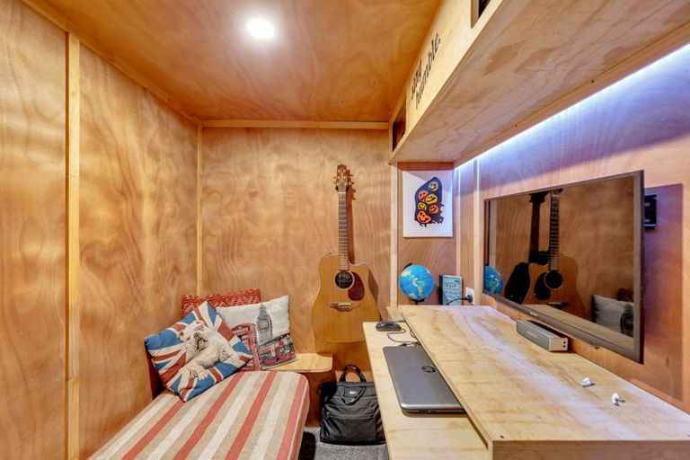 Photo of property in 18d Montgomery Terrace, Hokowhitu, Palmerston North, 4410