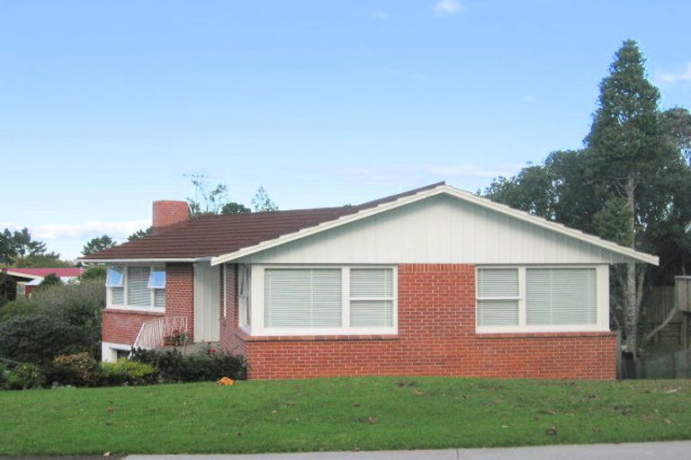 Property details for 18 Hartley Terrace, Massey, Auckland, 0614