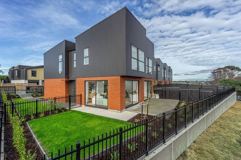 Photo of property in 2 Te One Place, Redwood, Christchurch, 8051