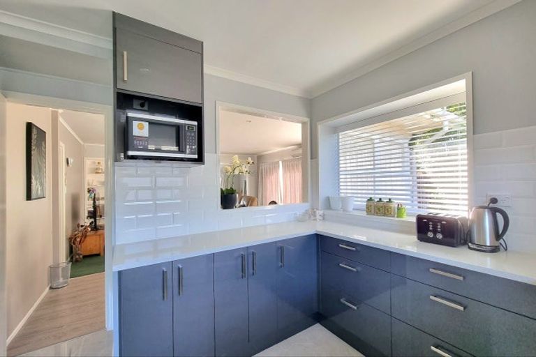 Photo of property in 176 Gossamer Drive, Pakuranga Heights, Auckland, 2010