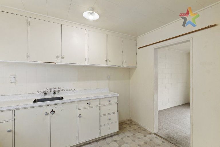 Photo of property in 8c Montgomery Crescent, Clouston Park, Upper Hutt, 5018