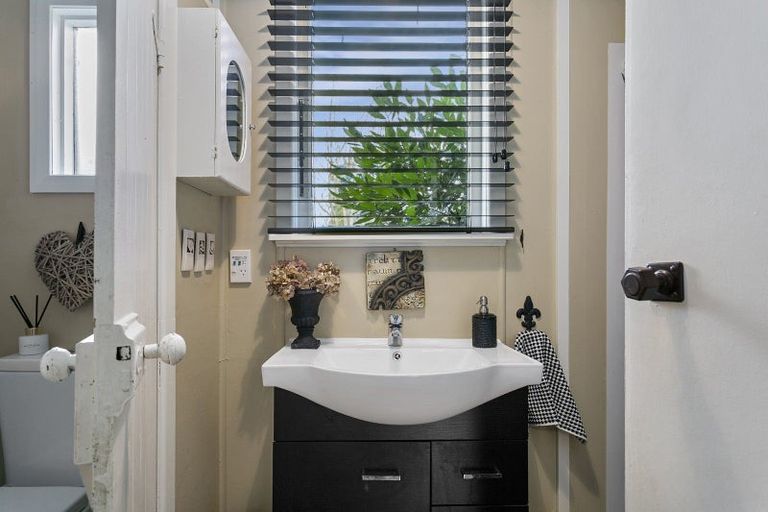 Photo of property in 43 Chesham Avenue, Waipahihi, Taupo, 3330