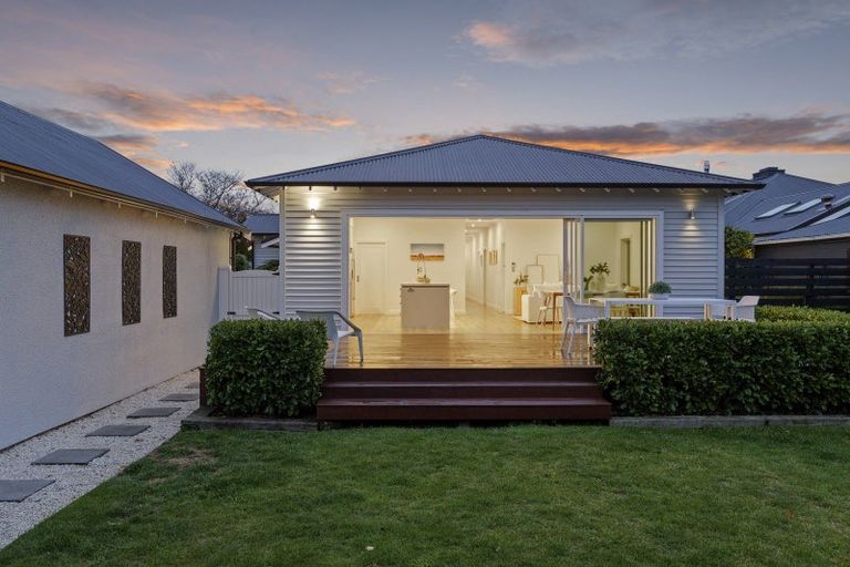 Photo of property in 140 Weston Road, St Albans, Christchurch, 8052