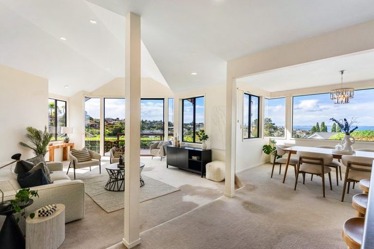 Photo of property in 22 Calypso Place, Rothesay Bay, Auckland, 0630