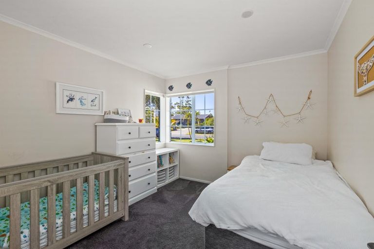 Photo of property in 33 Maygrove Drive, Orewa, 0931