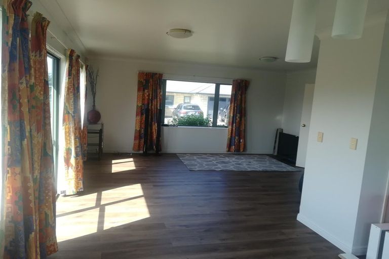 Photo of property in 8l Aotea Road, Glen Eden, Auckland, 0602