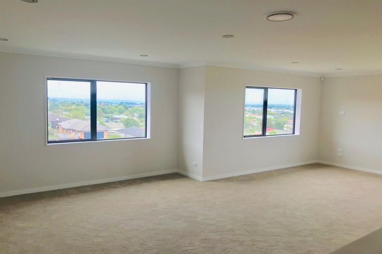 Photo of property in 61 Kirikiri Drive, Papakura, 2110