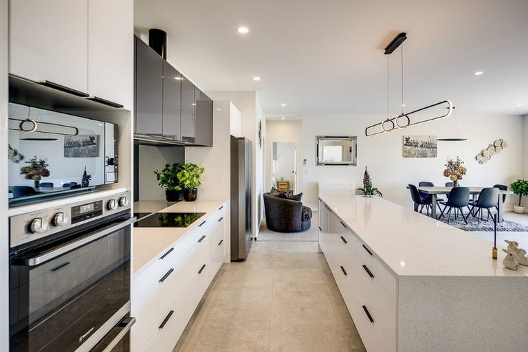 Photo of property in 91 Oak Road, Poraiti, Napier, 4112