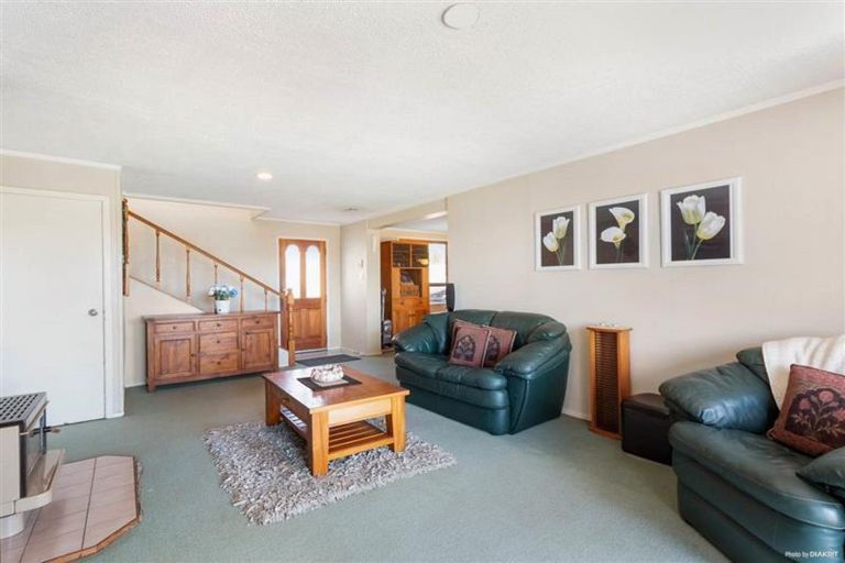 Photo of property in 2/32 Rapallo Place, Farm Cove, Auckland, 2012