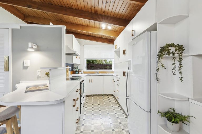 Photo of property in 22 Larsen Crescent, Tawa, Wellington, 5028