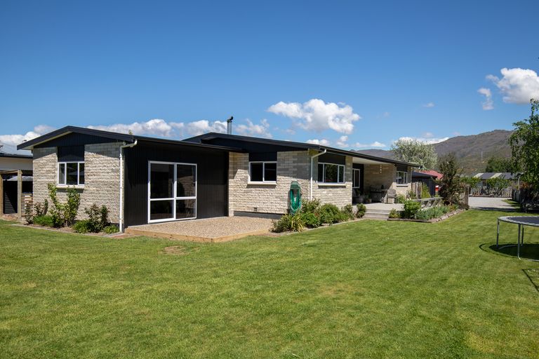 Photo of property in 114 Shields Street, Clyde, 9330