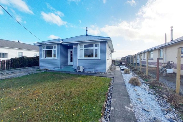 Photo of property in 19 Main Road, Tuatapere, 9620