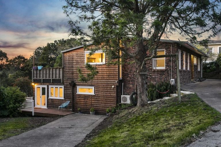 Photo of property in 264 Glengarry Road, Glen Eden, Auckland, 0602