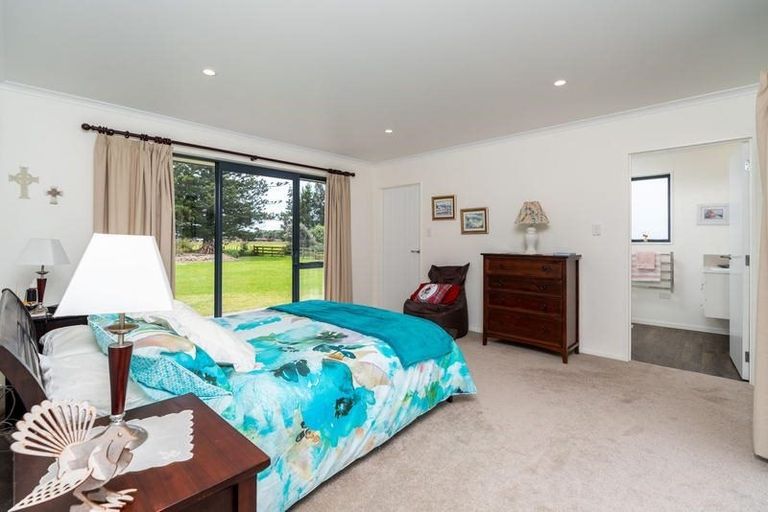 Photo of property in 25 Johnson Point Road, Waipu, 0582