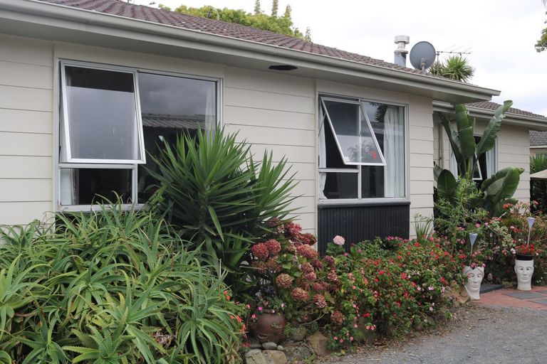 Photo of property in 12 Ulay Place, Clover Park, Auckland, 2019