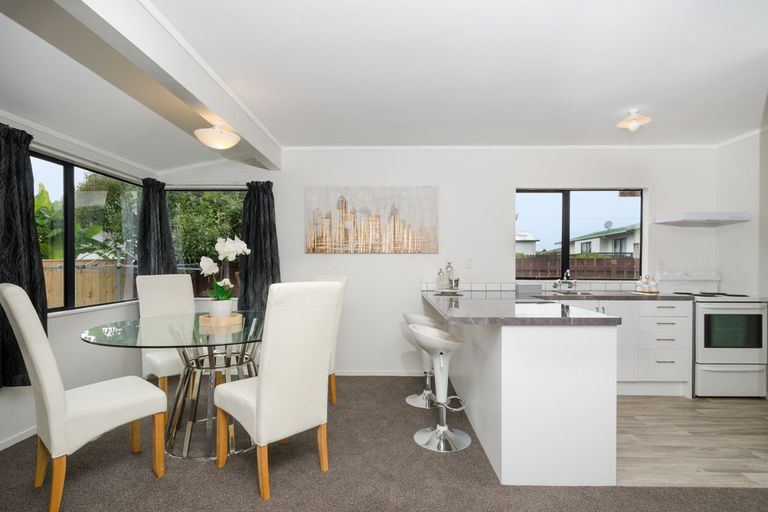 Photo of property in 5 Posa Avenue, Henderson, Auckland, 0612