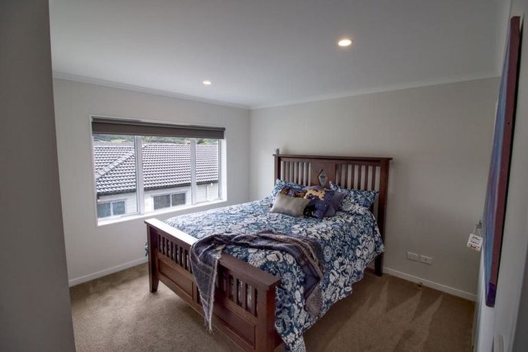 Photo of property in 17 Walter Ruddock Avenue, Kumeu, 0810