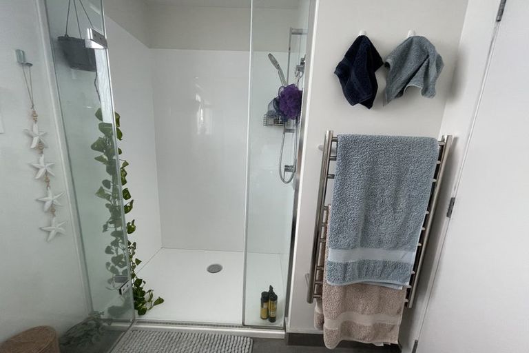 Photo of property in 5/35 Garadice Road, Rothesay Bay, Auckland, 0630