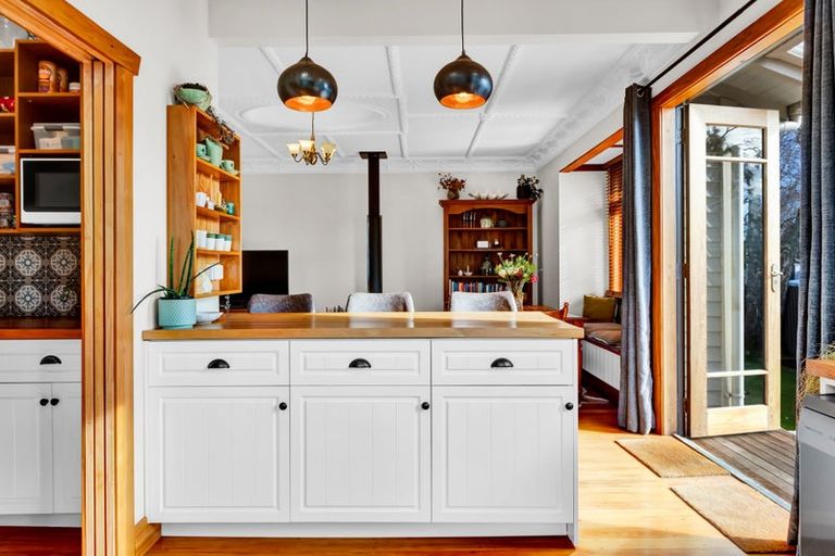 Photo of property in 37 Ballance Street, Lower Vogeltown, New Plymouth, 4310