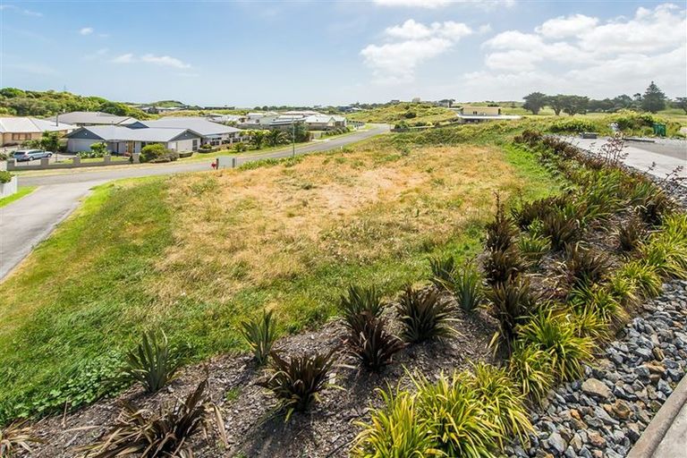 Photo of property in 15 Golf Vue Place, Castlecliff, Whanganui, 4501