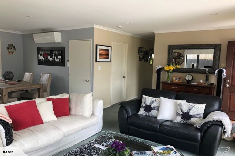 Photo of property in 22 Zefiro Drive, Massey, Auckland, 0614