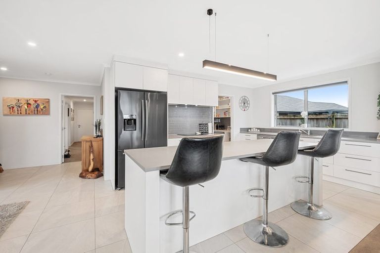 Photo of property in 14 Poutawa Lane, Clarks Beach, 2122