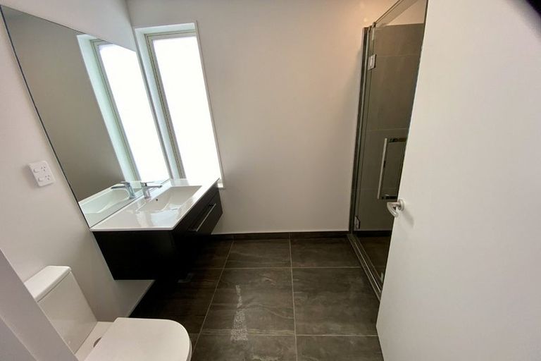 Photo of property in 2/30 Pirie Street, Mount Victoria, Wellington, 6011