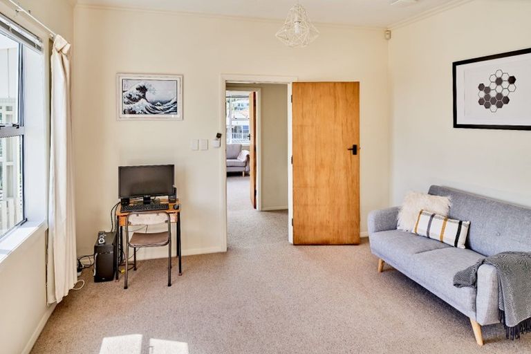 Photo of property in 44 Raroa Terrace, Tawa, Wellington, 5028