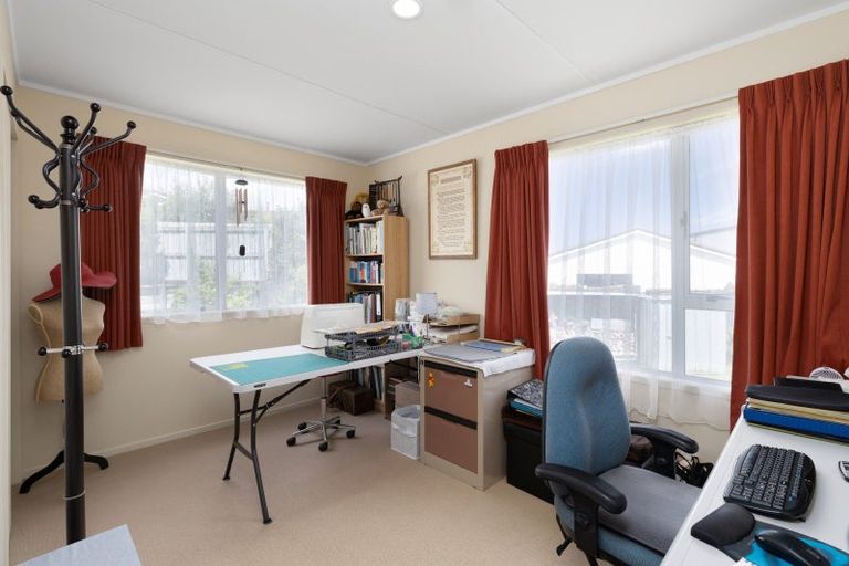 Photo of property in 6 Milne Place, Merrilands, New Plymouth, 4312