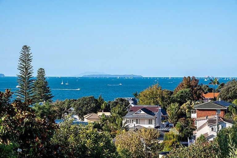 Photo of property in 3/284 Lake Road, Hauraki, Auckland, 0622