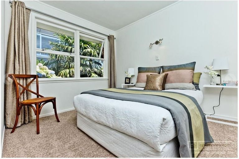 Photo of property in 2/4 Kowhai Road, Campbells Bay, Auckland, 0630