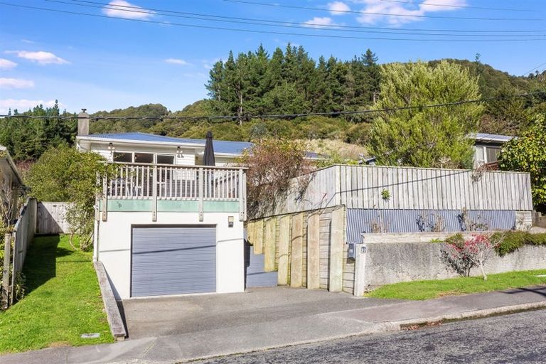 Photo of property in 27 Gardiner Grove, Wainuiomata, Lower Hutt, 5014