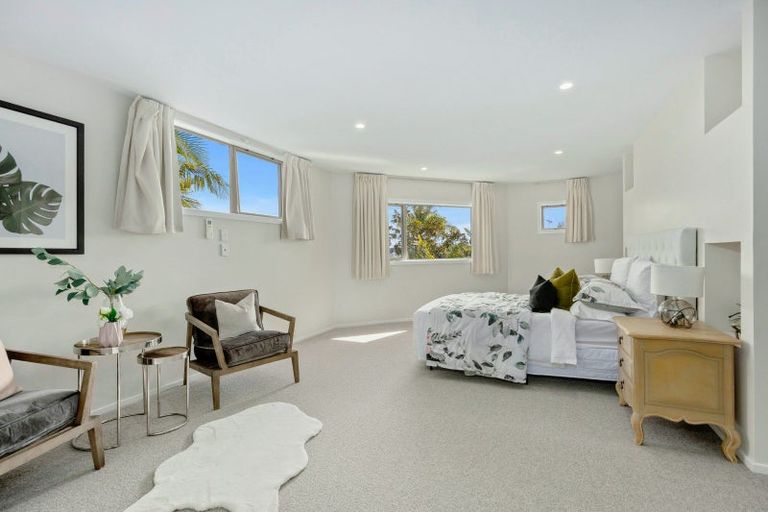 Photo of property in 39 Scarlet Oak Drive, Schnapper Rock, Auckland, 0632