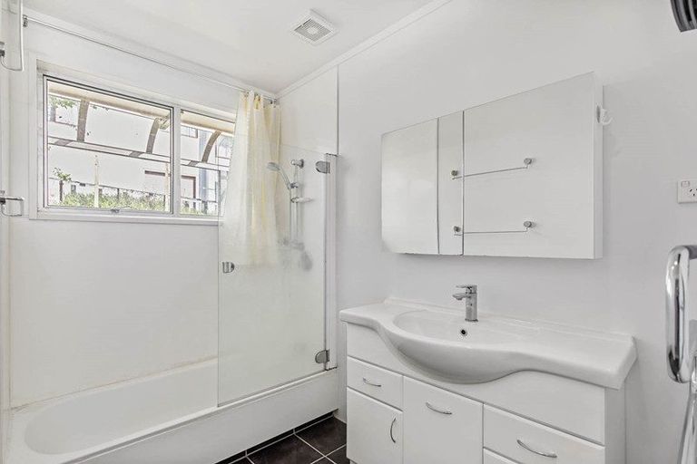 Photo of property in 38 Simon Ellice Drive, Bayview, Auckland, 0629