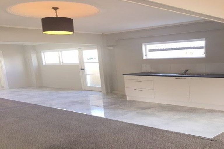 Photo of property in 86a Pupuke Road, Hillcrest, Auckland, 0627