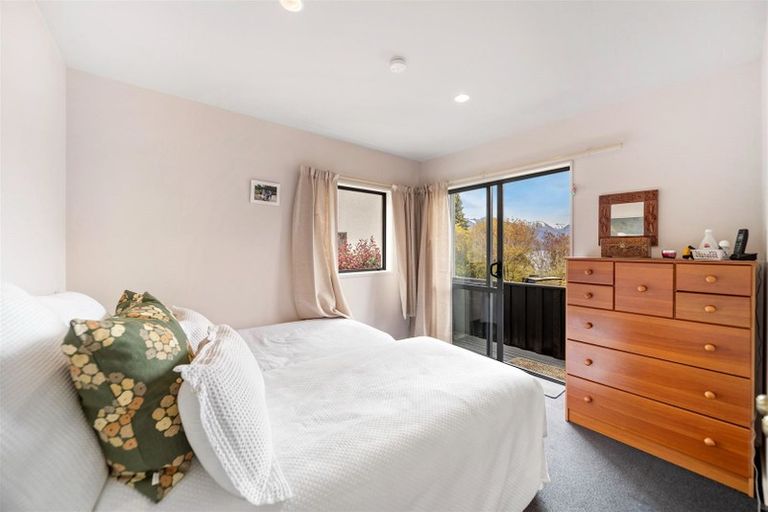 Photo of property in 18b Cameron Place, Fernhill, Queenstown, 9300