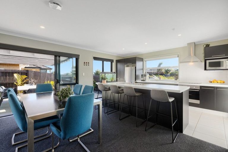 Photo of property in 16 Drabble Crescent, Papamoa Beach, Papamoa, 3118