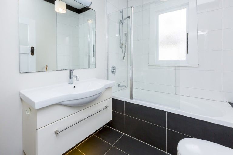 Photo of property in 8 Leighton Avenue, Waiwhetu, Lower Hutt, 5010