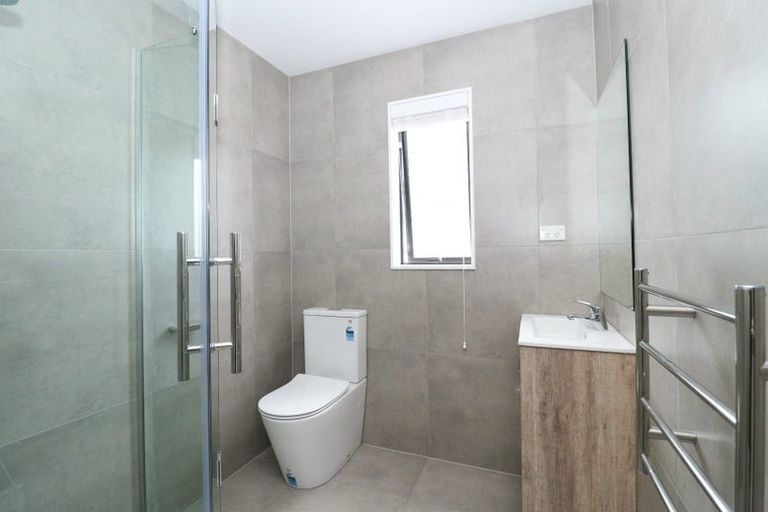 Photo of property in 13b Crestview Rise, Papakura, 2110