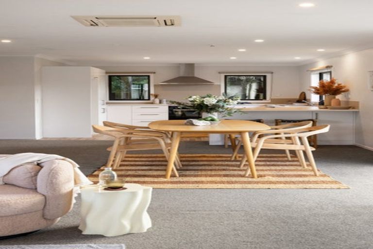 Photo of property in 82 Grey Street, Cambridge, 3434