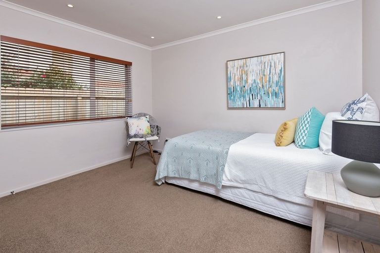Photo of property in 18 Lissleton Drive, East Tamaki, Auckland, 2013