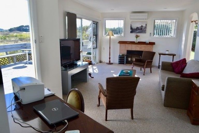 Photo of property in 2b Mahoe Street, Otaki Beach, Otaki, 5512