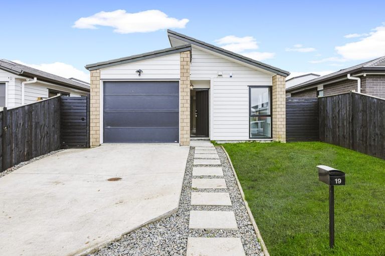 Photo of property in 19 Farmland Road, Papakura, 2110