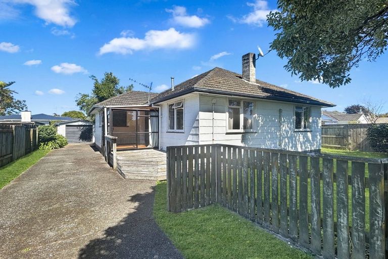Photo of property in 96 Pahiatua Street, Hokowhitu, Palmerston North, 4410