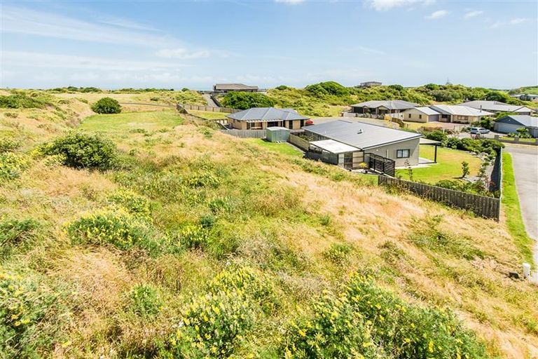 Photo of property in 15 Golf Vue Place, Castlecliff, Whanganui, 4501