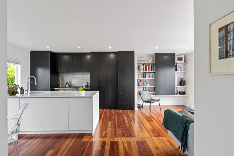 Photo of property in 1/74 College Road, Northcote, Auckland, 0627