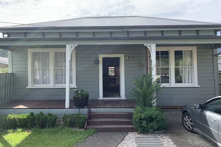 Photo of property in 135 Tipahi Street, Nelson South, Nelson, 7010