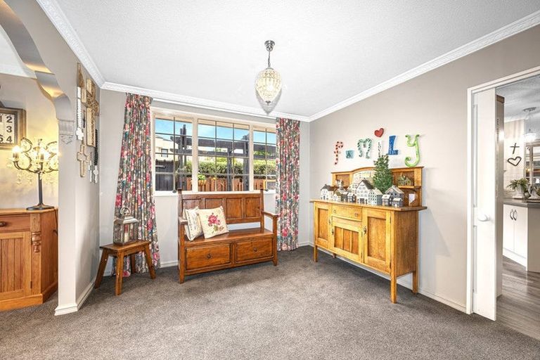 Photo of property in 7 Hemingford Place, Halswell, Christchurch, 8025