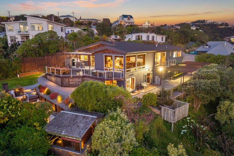 Photo of property in 62 Kiriwai Road, Paremata, Porirua, 5024